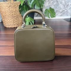 Moynat Paris スクエア型 ハンドバッグ オリーブカラーのサムネイル