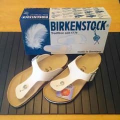 新品 ビルケンストック サンダルのサムネイル