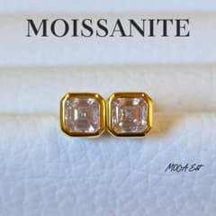 モアサナイト 0.6ct アッシャーカット ベゼル ピアス ゴールド S925