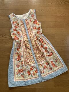 花柄ワンピースのサムネイル