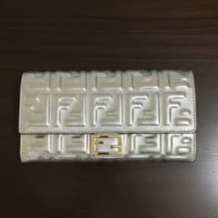 週末限定値下】 FENDI バゲット コンチネンタル長財布 FFロゴ エンボス 