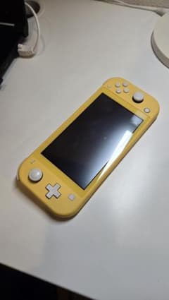 Nintendo Switch Lite イエロー 本体のサムネイル