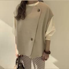amiur ノーカラーアシメトリーベスト　アイボリーのサムネイル
