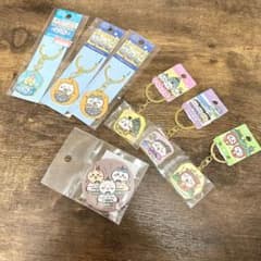 新品✨ちいかわ　キーホルダー　缶バッチ　まとめ売り　セット売りのサムネイル