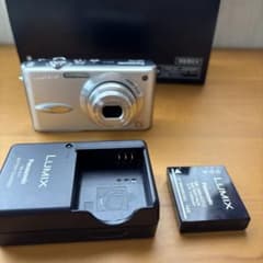 【ジャンク品】 Panasonic DMC-FX8 デジタルカメラ　シルバーのサムネイル