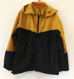 UNIQLO　130cm 　薄手ナイロンパーカーのサムネイル