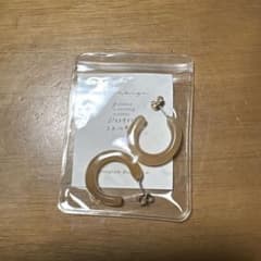 クリアベージュ アクリルフープピアスのサムネイル