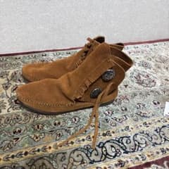 値下げします！MINNETONKA ミネトンカ｜2ボタンブーツ23cm - メルカリ
