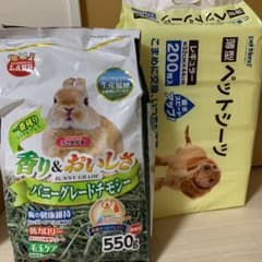 ペットシーツとうさぎの牧草のサムネイル