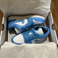 Nike エアジョーダン1 LOW 23.5cmのサムネイル