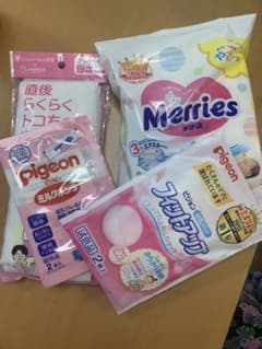 らくらくトコちゃんベルト、　メリーズ　新生児用オムツ、哺乳瓶除菌料、授乳パッドのサムネイル