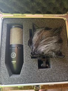 AKG P220 コンデンサーマイク 専用ケース付きのサムネイル