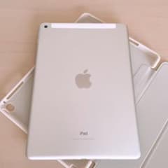 Apple iPad 本体 シルバー ケース付き第5世代 - メルカリ