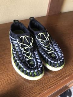 KEEN ユニーク ブラック×グリーン 22.5cmのサムネイル
