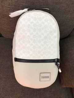 COACH ロゴ入りバックパック ホワイト - メルカリ