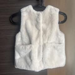 【美品】ZARA フェイクファー ベスト 120cmのサムネイル