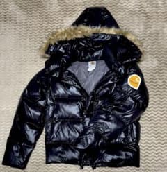 Carhartt ブラックダウンジャケットのサムネイル