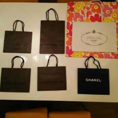 Louis Vuitton、CHANEL、PRADAのショップバッグ６点のサムネイル