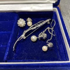 パールカフスボタンとブローチのサムネイル