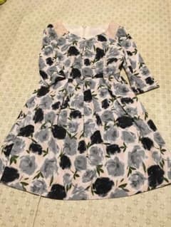 花柄肩刺繍入りワンピースのサムネイル