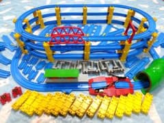 プラレール まとめ売り 3段タワー 橋脚 踏切 トンネル 駅 情景パーツのサムネイル
