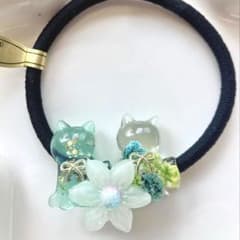 レジン　ヘアゴム　猫ちゃんとお花　グリーン◡̈♥︎ ドライフラワー レジン ヘアゴム 猫ちゃんとお花 グリーン◡̈♥︎ ドライフラワー