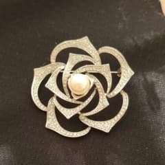 キラキラ薔薇風パールブローチのサムネイル