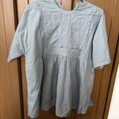 薄い水色半袖ブラウスのサムネイル