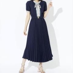 美品♡REDYAZEL 半袖ボウタイバイカラープリーツワンピースのサムネイル