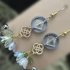 ゴールドブルー フラワーピアスのサムネイル