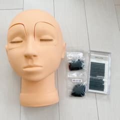 マツエク 練習用　マネキンのサムネイル