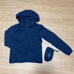 ユニクロ ポケッタブルパーカーのサムネイル