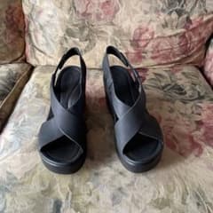 Crocs ブラック ウェッジサンダルのサムネイル
