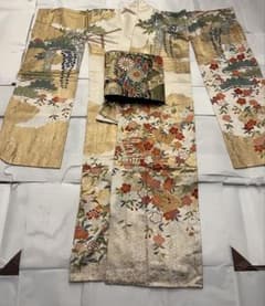 吾妻徳穂 豪華金箔振袖 落款あり - メルカリ