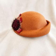 新品未使用 WOOL100% フェルトハット M 57cm オレンジ 花モチーフのサムネイル