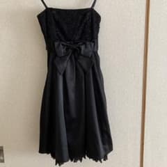 黒ワンピースのサムネイル