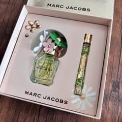 【新品未開封】MARC JACOBS ◆ デイジーワイルド 香水ギフトセットのサムネイル