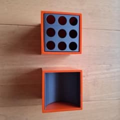 DANESE（ダネーゼ） ペン立て　オレンジ×グレー キューブ型 DANESE（ダネーゼ） ペン立て オレンジ×グレー キューブ型 - メルカリ