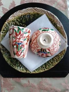 美濃焼　”黒岩卓実作“織部8寸強皿と、赤絵の飯碗 美濃焼 ”黒岩卓実作“織部8寸強皿と、赤絵の飯碗 - メルカリ