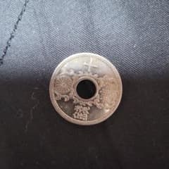 日本国 十銭硬貨 昭和八年 穴あき硬貨のサムネイル
