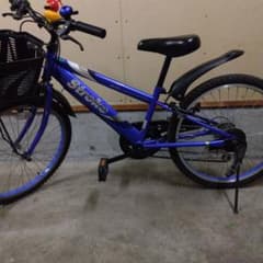 自転車 22インチ キッズバイク 青色 前部バスケット付き - メルカリ