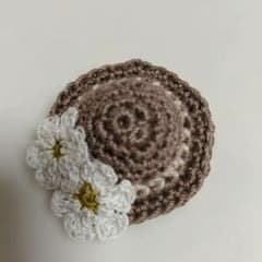 ハンドメイド 麦わら帽子風フラワーブローチのサムネイル