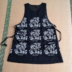 MIYACO ノースリーブメッシュ生地 ベスト おやゆび姫刺繍 ブラックのサムネイル