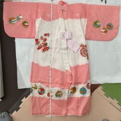 【超美品】 被布着 女の子 一つ身セット　シルク絹 ピンク色の花柄刺繍産着のサムネイル
