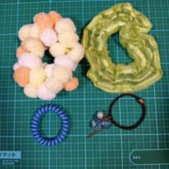 中古　ヘアゴム シュシュ 4点セット まとめ売りバラ売り不可のサムネイル