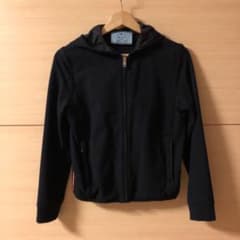 一度のみ着用　プラダ　フード付きパーカーのサムネイル