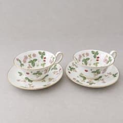 WEDGWOOD ワイルドストロベリー ティーカップ＆ソーサー　ペアのサムネイル