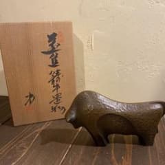 小林尚珉作　邁進鑄牛置物　原型制作　木箱付き　アンティーク 小林尚珉作 邁進鑄牛置物 原型制作 木箱付き アンティーク - メルカリ