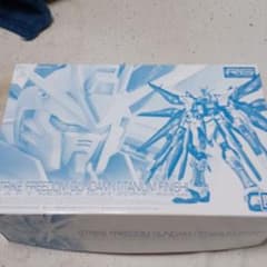 RGストライクフリーダムガンダムチタニウムフィニッシュのサムネイル