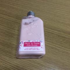 【アキコ様専用】 ロクシタン チェリースパークル ボディミルクのサムネイル
